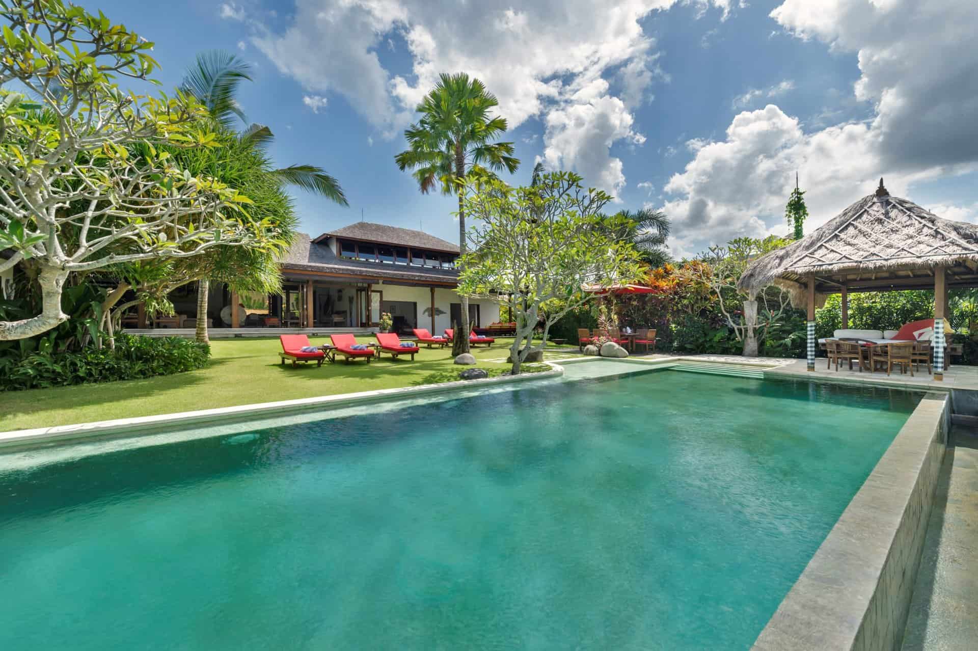 EXQUISITE 5 BEDROOM VILLA FOR SALE FREEHOLD IN PERERENAN BALI BE-889 